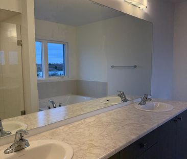 For Lease - 144 Aviron Crescent, Welland, Ontario - Photo 6