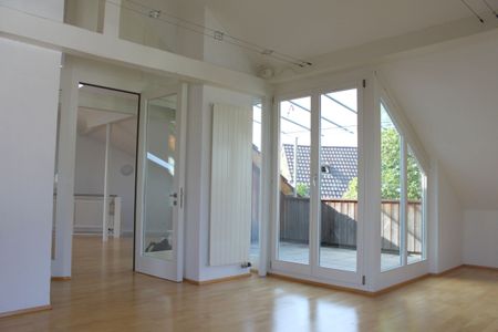 Sunny and renovated 2.5-room penthouse apartment with a view in Basel - Photo 5