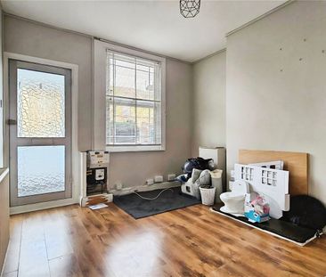 Farnell Road, Staines-upon-Thames, Surrey, TW18 4HT - Photo 1