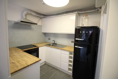 One Bedroom Apartment - Photo 2