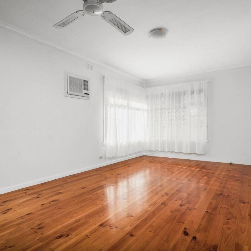 NEAT AS A PIN | HEATING AND COOLING | EASY ACCESS TO TRANSPORT - Photo 1