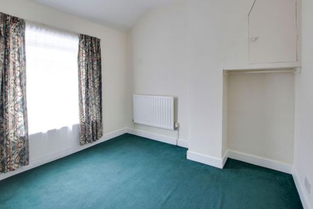 2 bedroom end of terrace house to rent - Photo 3