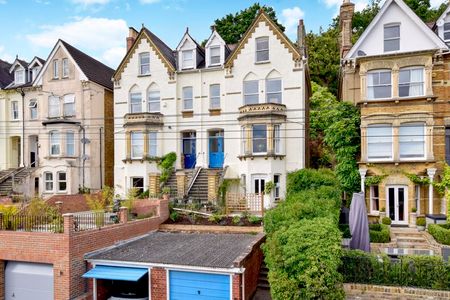 90 Peperharow Road, Godalming - 1 bedroomProperty for lettings - Seymours - Photo 3