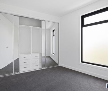 A renters dream! - Photo 3