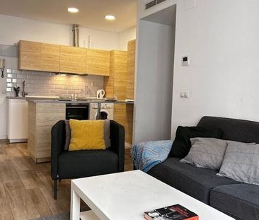 Calle de Fomento, Madrid, Community of Madrid 28013 - Photo 6