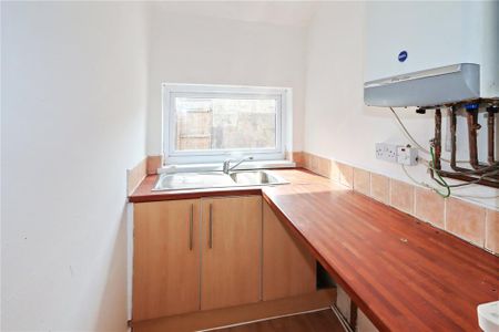 3 bedroom terraced house to rent - Photo 4