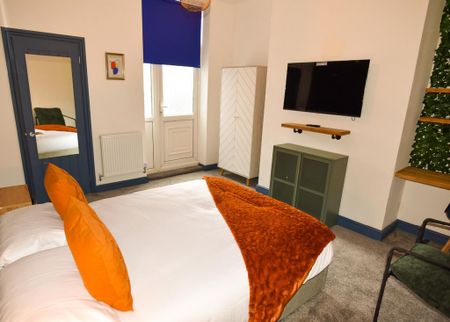 1 bedroom in a house share to rent - Photo 3