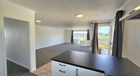 Spotswood - 4 Bedrooms - Photo 5