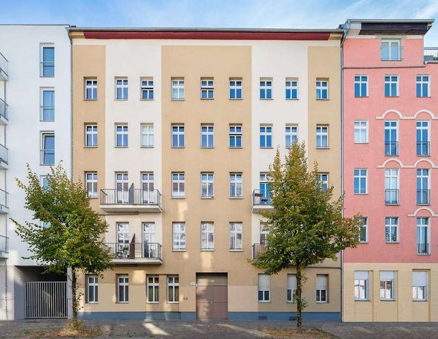 Gro&szlig;z&uuml;gige 2-Zimmer-Wohnung in Friedrichshain sucht neue Mieter! - Photo 1