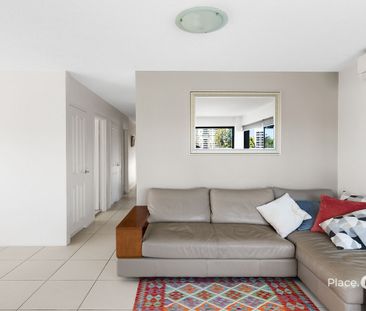 Elegant Riverfront Living Just Minutes From The City - Photo 2