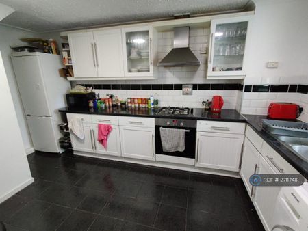 4 bedroom flat to rent - Photo 5