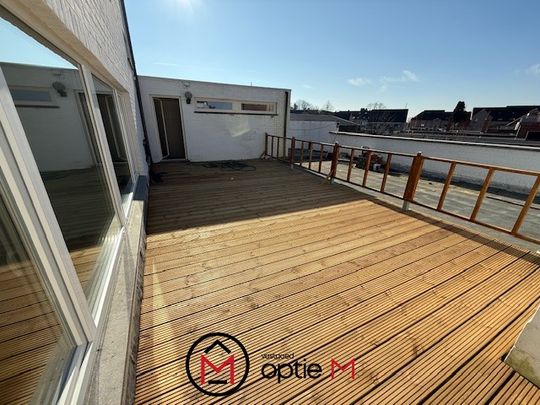 Gerenoveerd ruim appartement met terras en 2 slpks - Photo 1