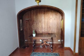 Ardeatina-Divino Amore: Quiet, charming rustic villa, big and well-curated garden, 3 beds, 1 study, 3 baths, living room, kitchen, with terraces , AC and parking space. Ref 2322