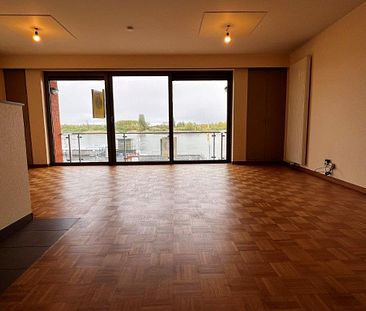 Mooi gelegen appartement met 2 slaapkamers, 2 balkons en autostaanplaats. - Foto 1