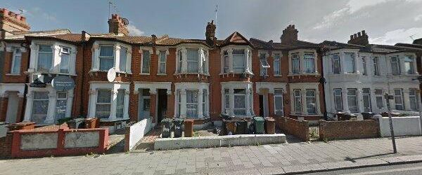 3 Bed Terraced House, Fanshawe Avenue, IG11 - Photo 1