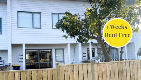 Modern 3-Bedroom Townhouse Refurbished - Photo 2