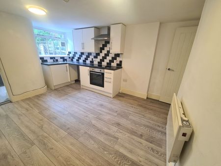1 Bed Flat, Long St, M24 - Photo 4