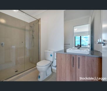8 Dawson Street, Thornhill Park, Vic 3335 - Photo 3