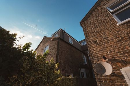 Room in a Shared Flat, Alloa Road, SE8 - Photo 4