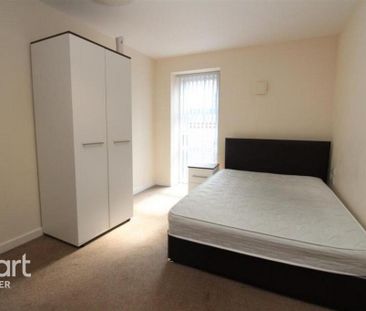 3 bedroom flat to rent - Photo 3