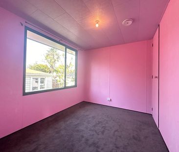 3 Bedroom house in Henderson - Photo 3