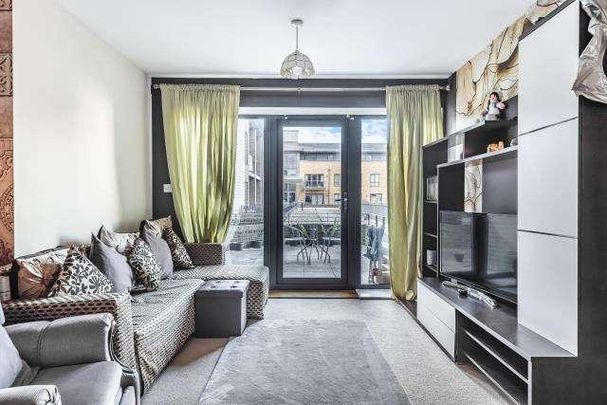 Fire Fly Avenue, Swindon, SN2 - Photo 1