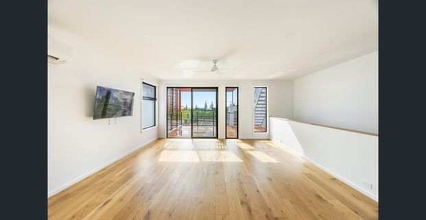 Modern Coastal Living with Rooftop Terrace - Photo 1