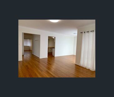 Spacious & Stylish Home - Great Location! - Photo 2
