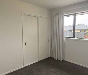 Modern 2-bedroom townhouse - Photo 1