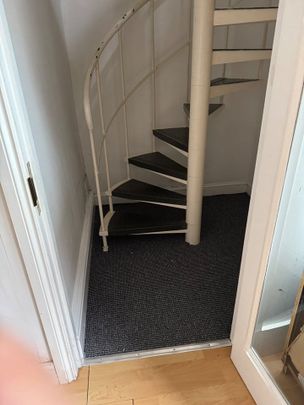 Room in a Shared Flat, Plantation Wharf, SW11 - Photo 1