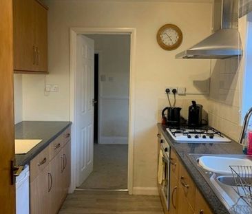 Terraced House to rent on - Photo 5