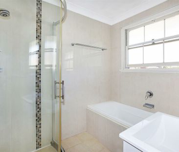Spacious Split Level 3 Bedroom Townhouse In The Heart Of Ashfield - Photo 3
