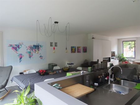 Ideale familie woning met 3 slaapkamers, bureau, tuin, garage en dubbele parkeerplaats in residentieel Wilrijk! - Photo 2