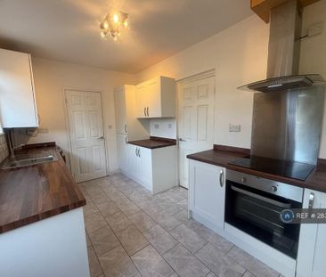 3 bedroom terraced house to rent - Photo 3