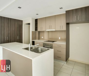 2 BEDROOM UNIT IN PARKSIDE LOCATION WITH COURTYARD ! - Photo 4