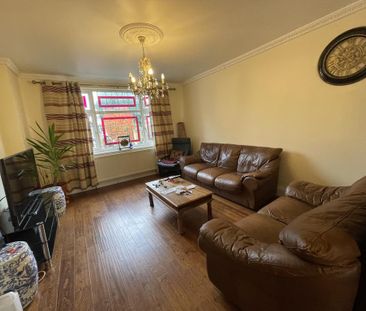 3 bedroom semi-detached house to rent - Photo 5