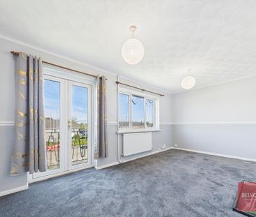 3 bedroom flat to rent - Photo 2