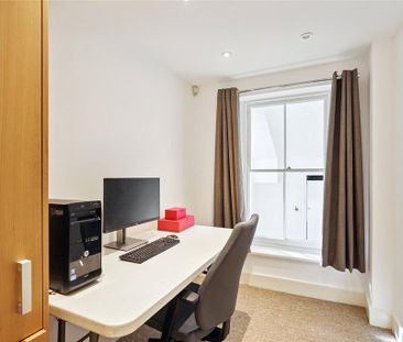 3 bedroom flat to rent - Photo 5