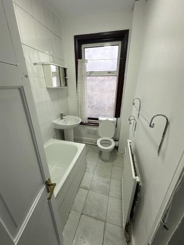 4 bedroom terraced house to rent - Photo 5