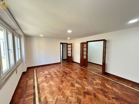 4 bedroom luxury Apartment for rent in Lisbon - Photo 3