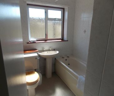 2 bedroom semi-detached bungalow to rent - Photo 6