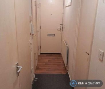 1 bedroom in a flat share to rent - Photo 1