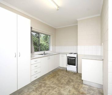 Low Maintenance Home - Solar - Central Location - Fully Fenced - Photo 1