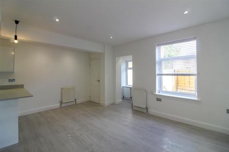 2 bedroom semi-detached house to rent - Photo 2