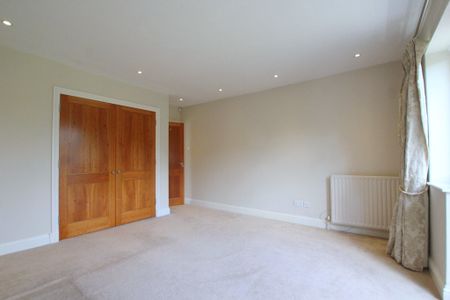 6 Bedroom Gated Detached House, Coombe Lane West, Kingston Upon Thames - Photo 4