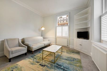 2 bedroom flat in South Kensington - Photo 5