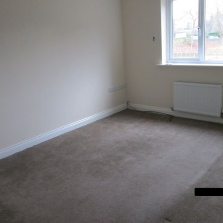 3 bed Town House - To Let - Photo 4