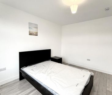 1 bedroom in a house share to rent - Photo 2