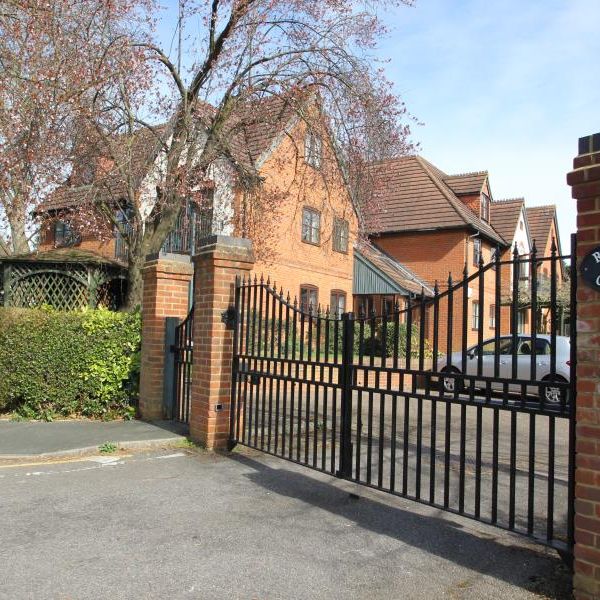 Ruxley Court, Woking - 2 bedrooms Property for lettings - Seymours - Photo 1