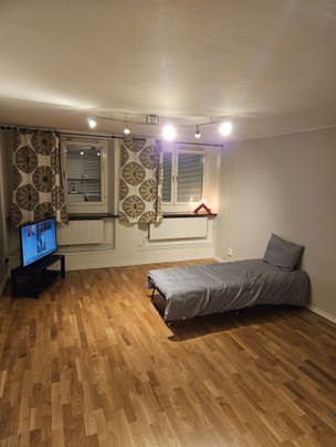 Östra Bangatan, Örebro - Photo 1